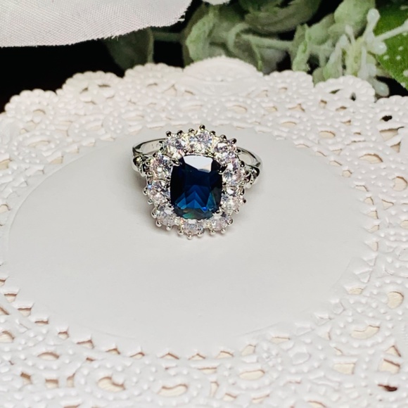 Beautiful Blue Halo 925 Silver CZ Statement Ring, Elegant - Picture 4 of 10